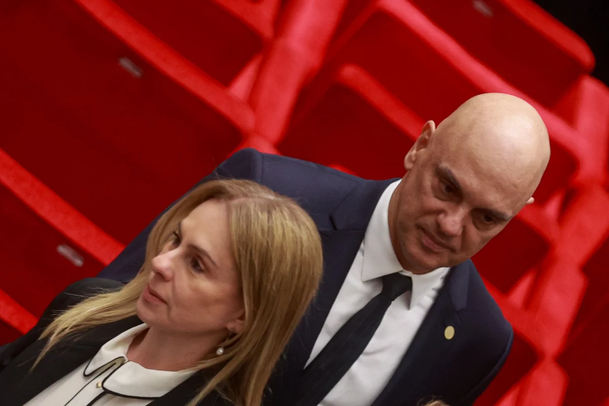 alexandre-de-moraes-e-a-advogada-viviane-barci-de-moraes-durante-cerimonia-de-posse-dos-ministros-luis-felipe-salomao-e-mauro-luiz-campbell-marques-stj-metropoles-2