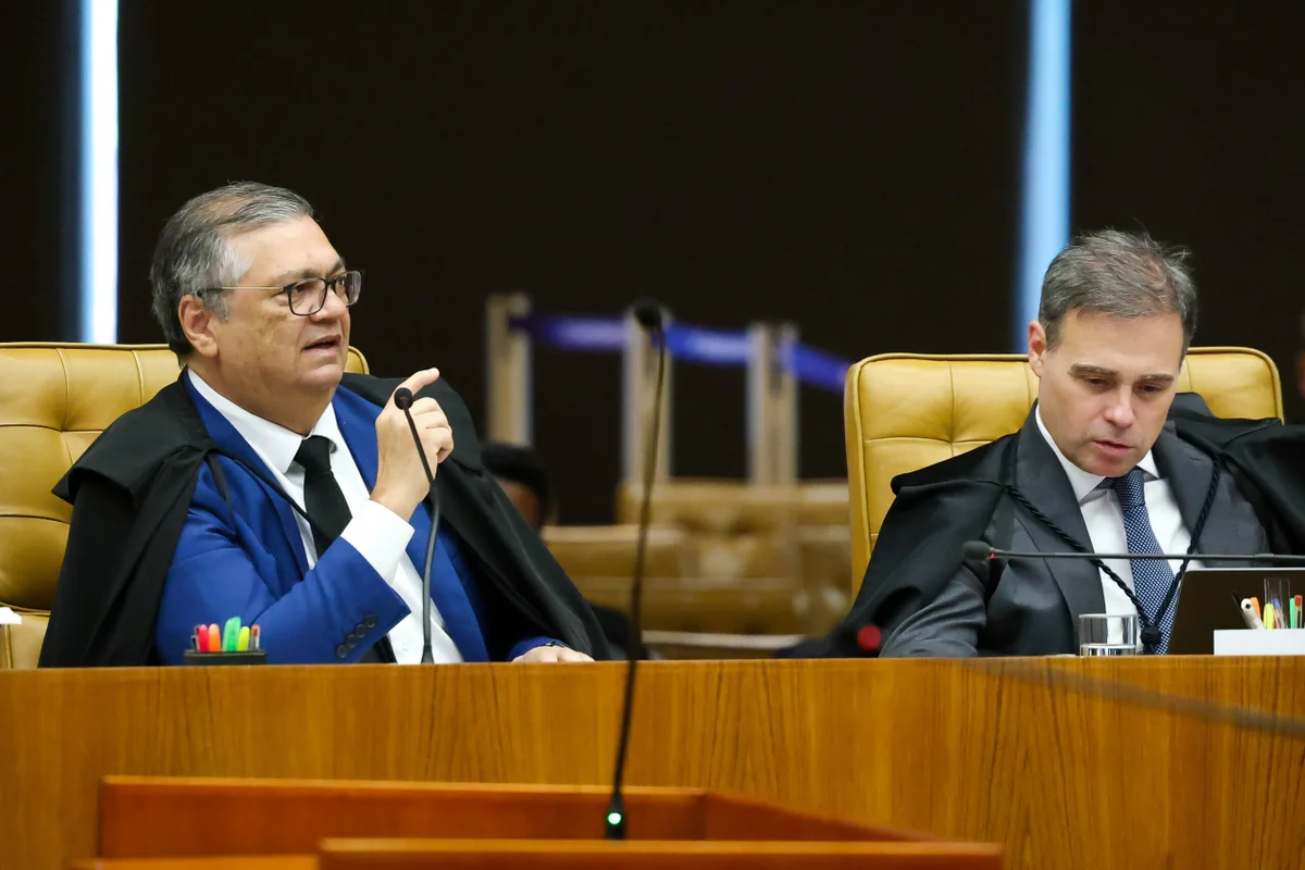 ministros-stf-flavio-dino-e-andre-menonca-durante-sessao-supremo-metropoles-scaled