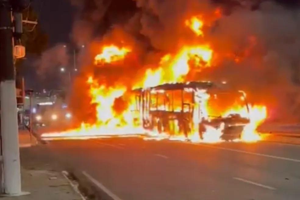 onibus pega FOGO