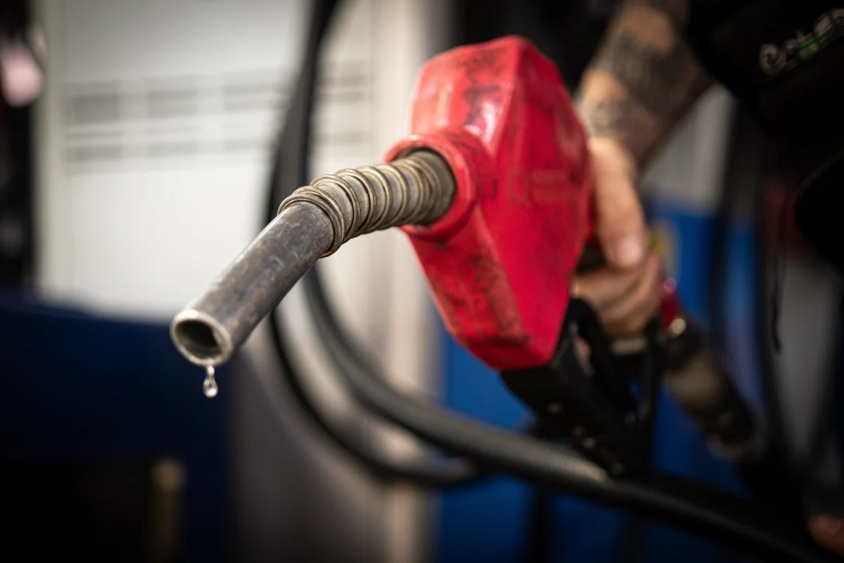 postos-de-etanol-gasolina-e-diesel-combustiveis-ficarao-mais-caros-a-partir-de-1o-de-fevereiro-de-2025-metropoles-2-scaled-1 (1)