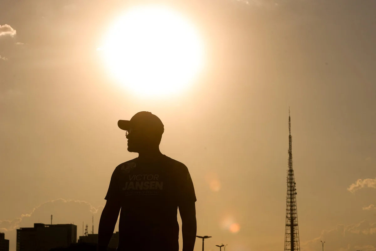 brasilienses-enfrentam-dia-de-calor-intenso-baixa-humidade-metropoles-2-scaled